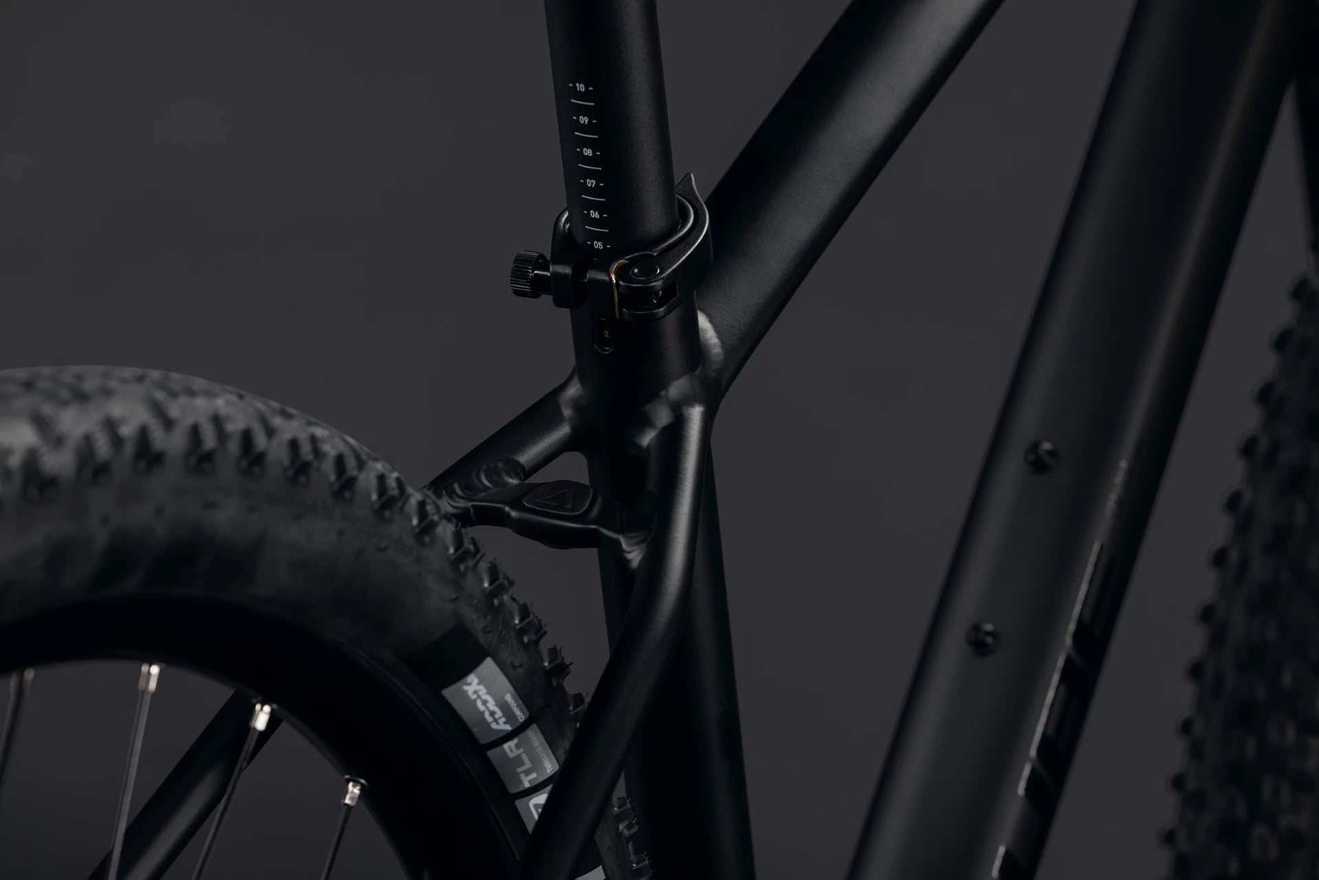 Cube Aim SLT soot´n´black 2027
