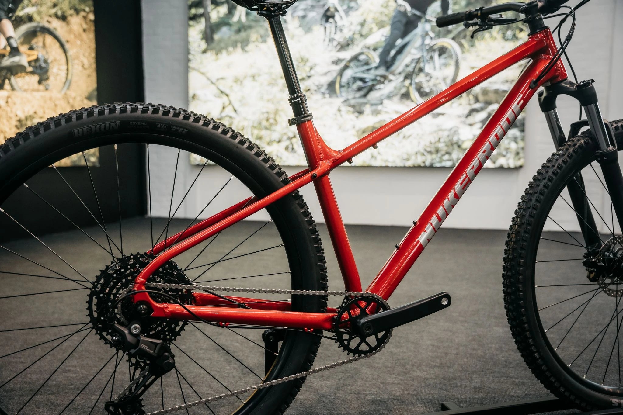 Nukeproof Tracker Comp Racing Red 2026 | Marathon-Tour