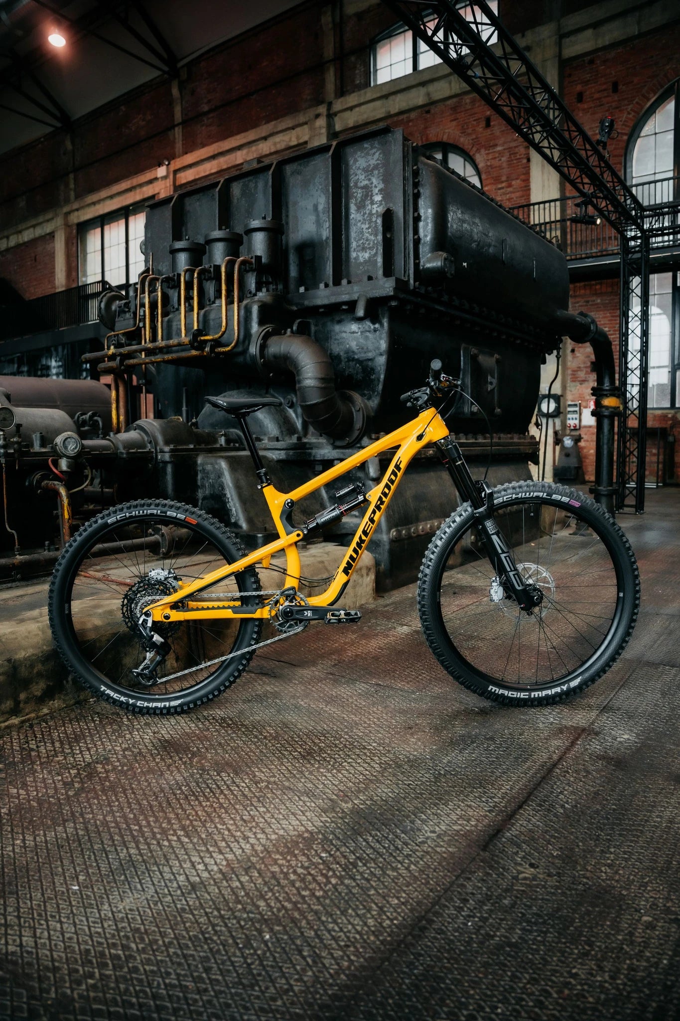 Nukeproof Mega Alloy Pro yellow 2025