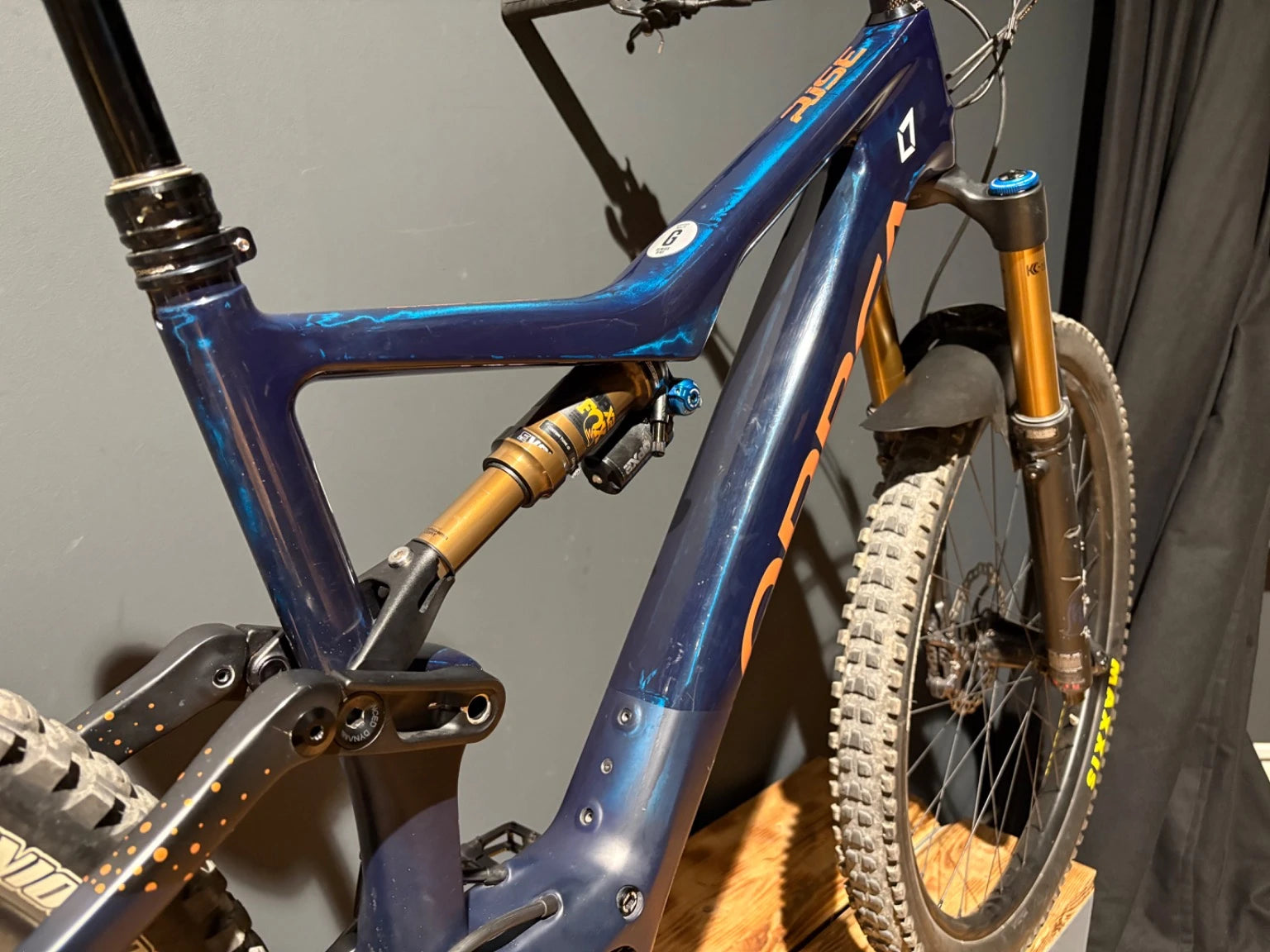 Orbea Rise M10 Coal Blue - Red Gold | Gebrauchtrad | L - Liquid-Life