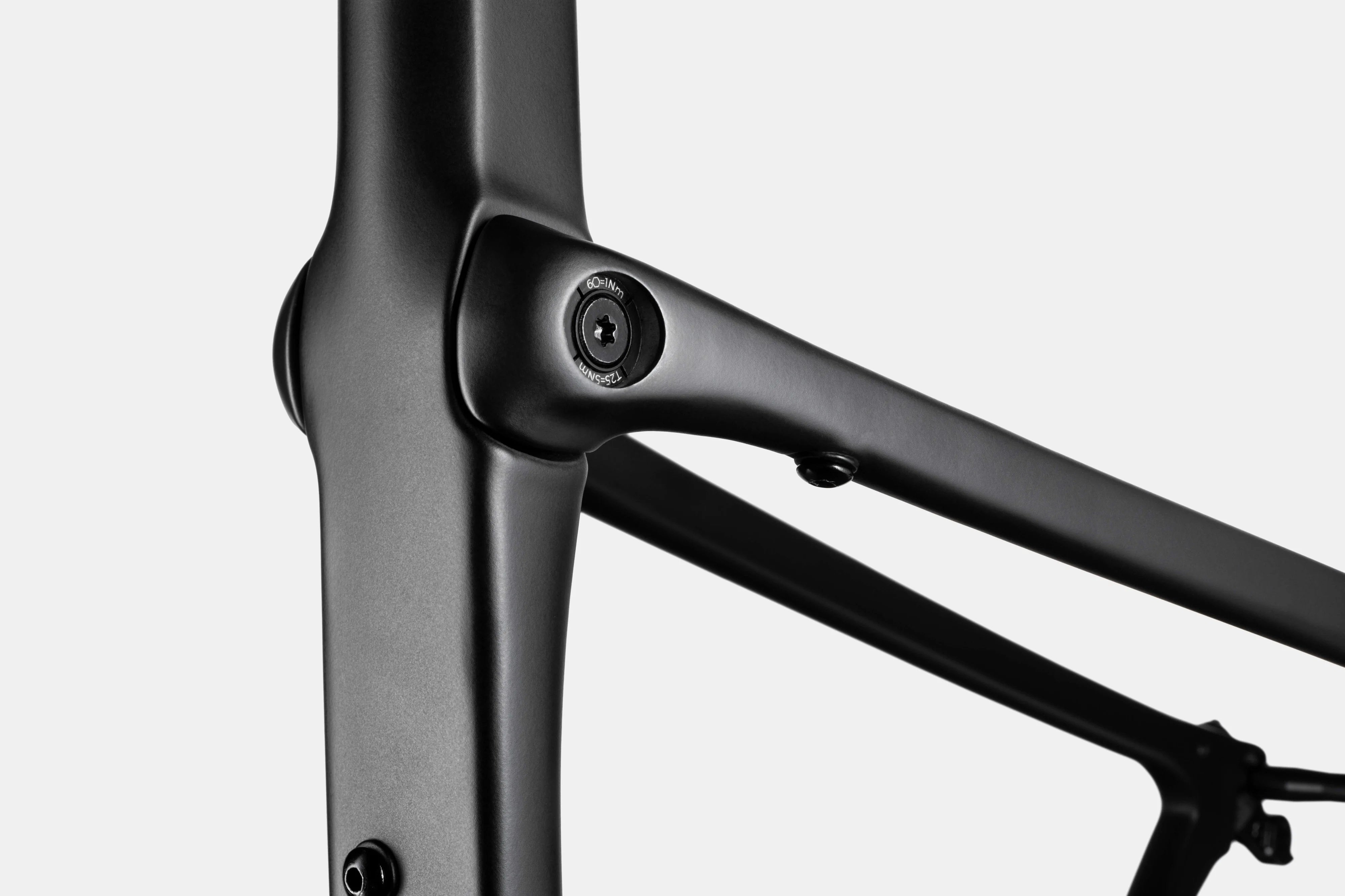 Schwarzer Fahrradrahmen aus Carbon, Detailansicht von Cannondale Topstone, geeignet für Gravelbikes.