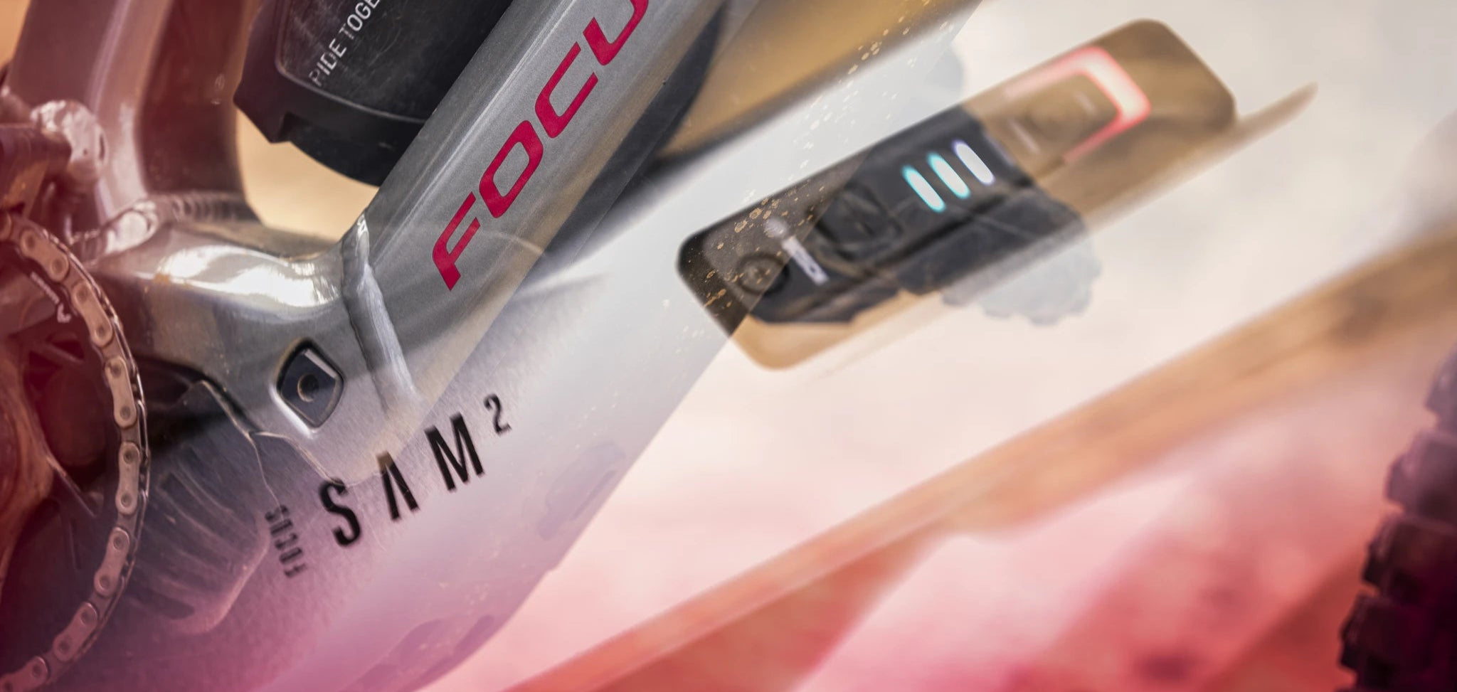 Focus SAM² E-Mountainbike in Nahaufnahme, zeigt Kettenteil und Markenschriftzug, geeignet für Geländefahrten.