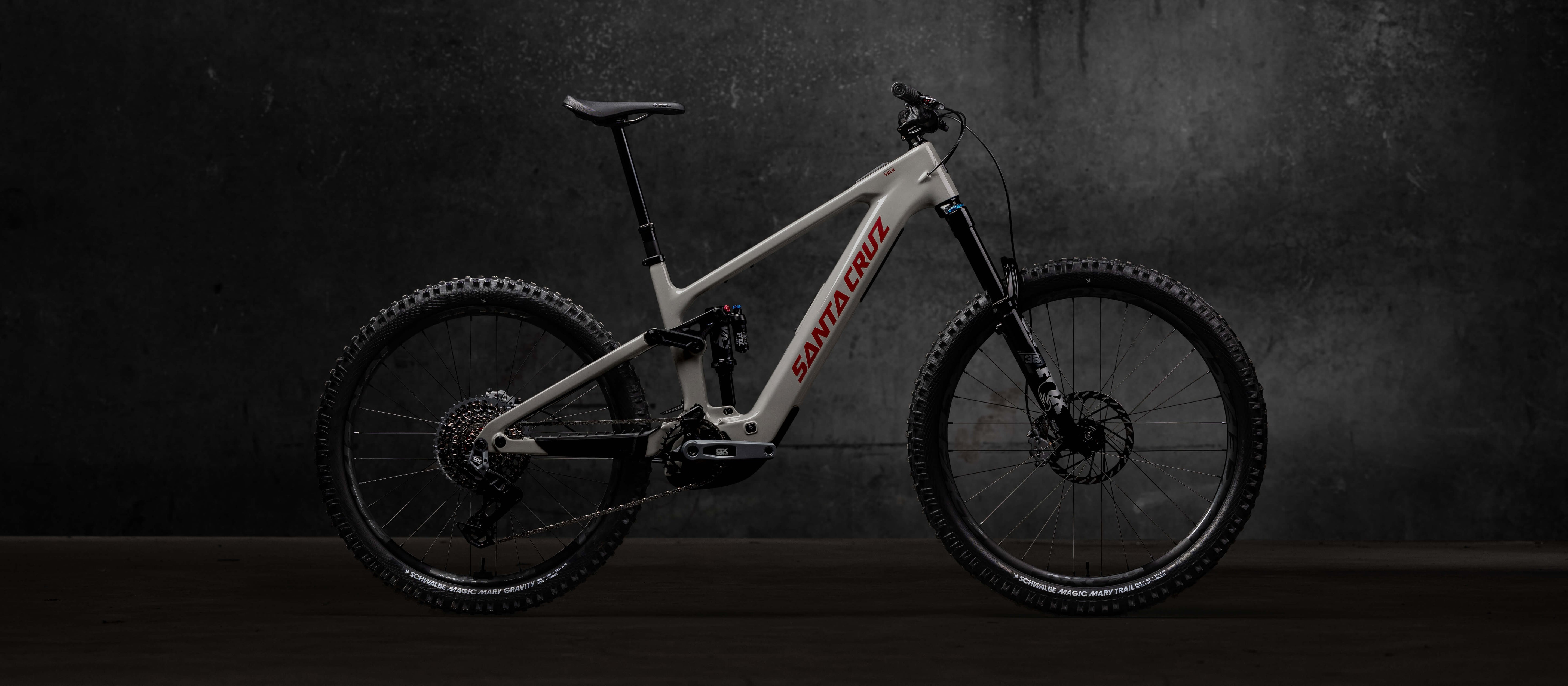 Santa Cruz Mountainbike Vala in Grau, für Offroad-Trails und Abenteuer. Robust, mit breiten Profilreifen.