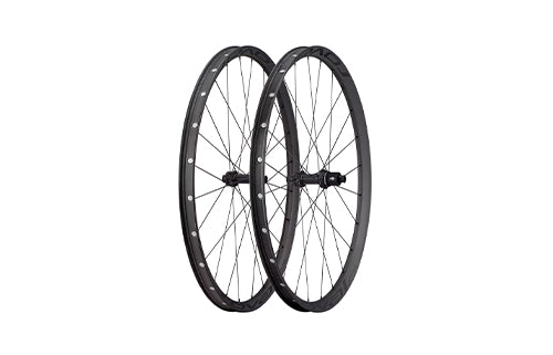 Zwei schwarze Fahrradräder für Mountainbikes, robust und aerodynamisch, geeignet für Offroad-Enthusiasten.
