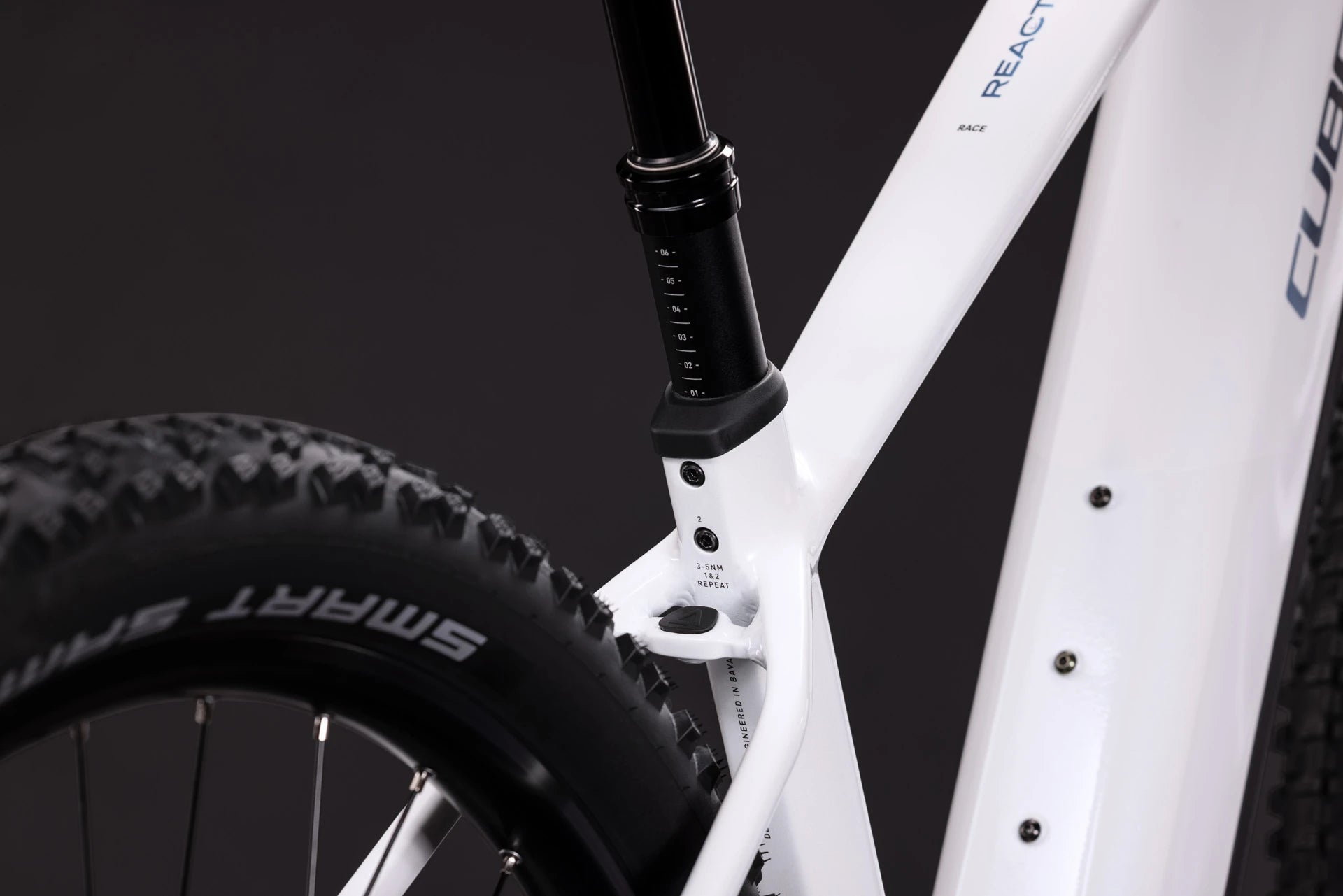 Cube Reaction Hybrid Race 800 snow´n´black 2027