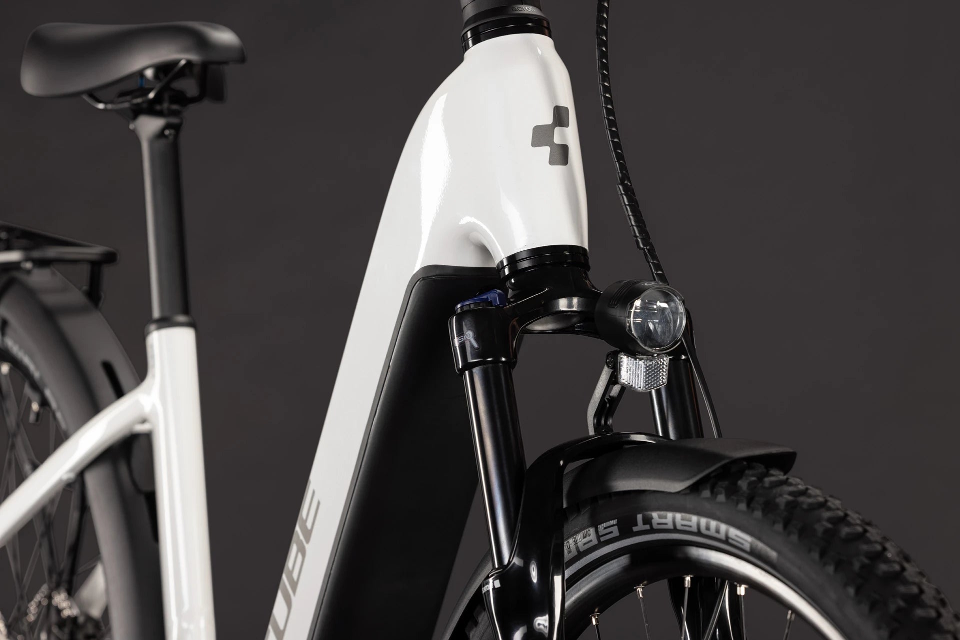 Cube Nuride Hybrid Performance 720 metallicwhite´n´grey EE 2027