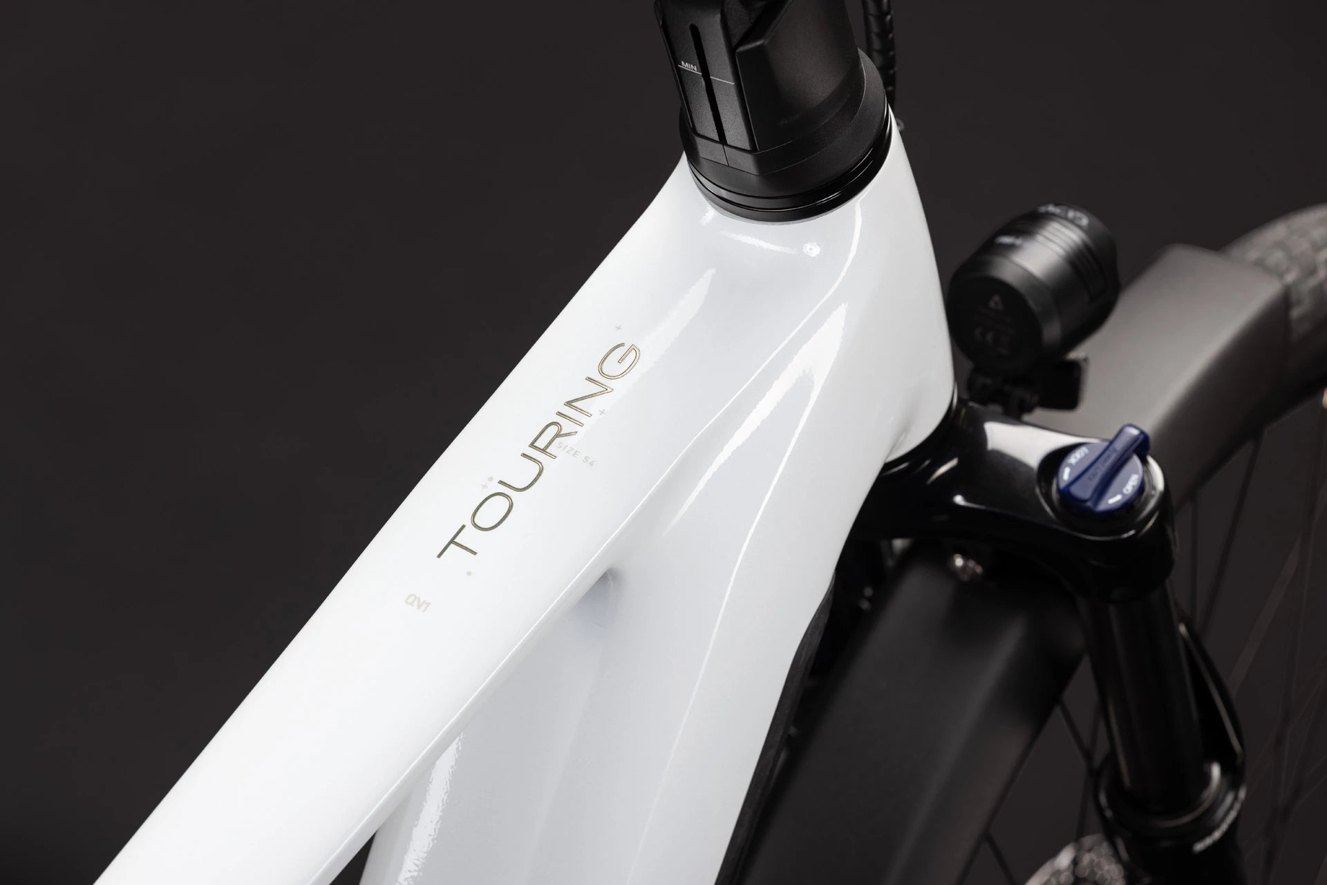 Cube Touring Hybrid ONE 600 metallicwhite´n´chrome 2027