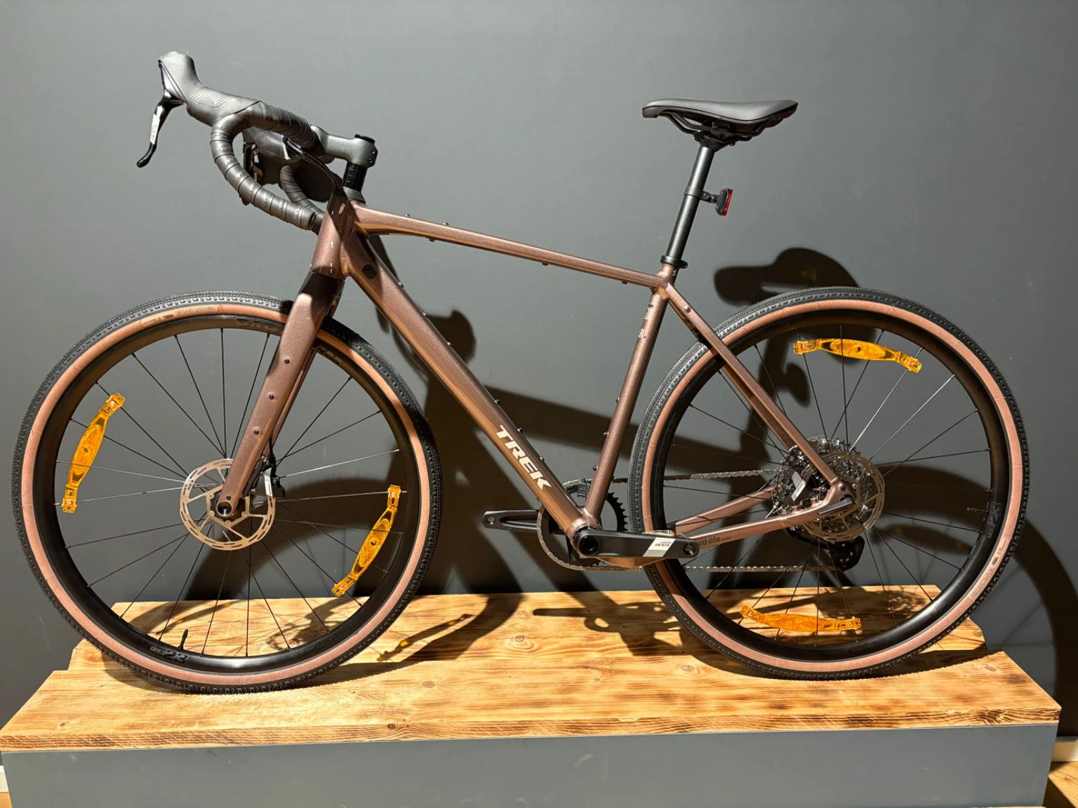 Trek Checkpoint ALR 5 Bronze Age 2027 - Liquid-Life