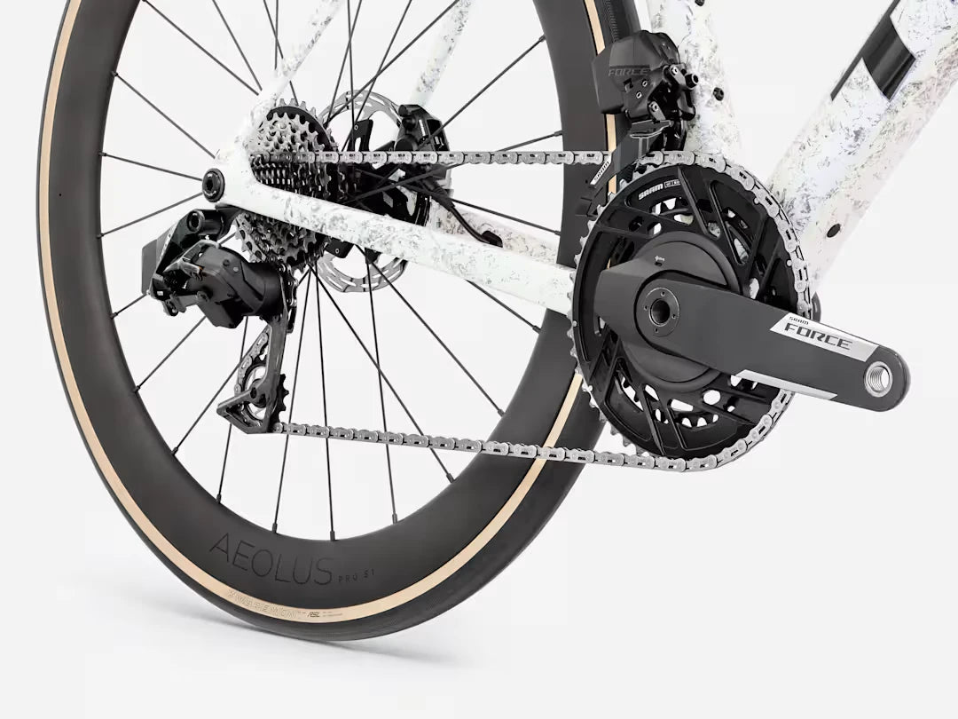 Trek Domane SLR 7 AXS Gen 5 Pearl/Silver Marble 2027
