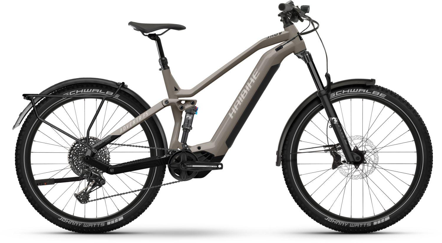 Haibike Adventr FS E-Bike in Beige, vollgefedert, geeignet für Gelände, ausgerüstet mit Schwalbe-Reifen und RockShox-Federung.