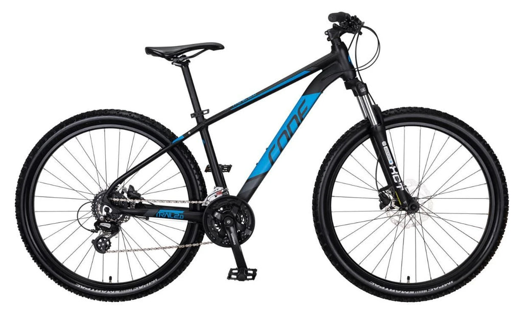 Mountainbike Cone R472, schwarz-blau, mit Federgabel und Scheibenbremsen, ideal für Offroad-Abenteuer.