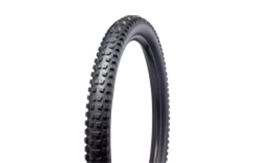 Schwarzer MTB-Reifen mit grobem Profil für Mountainbike-Touren.