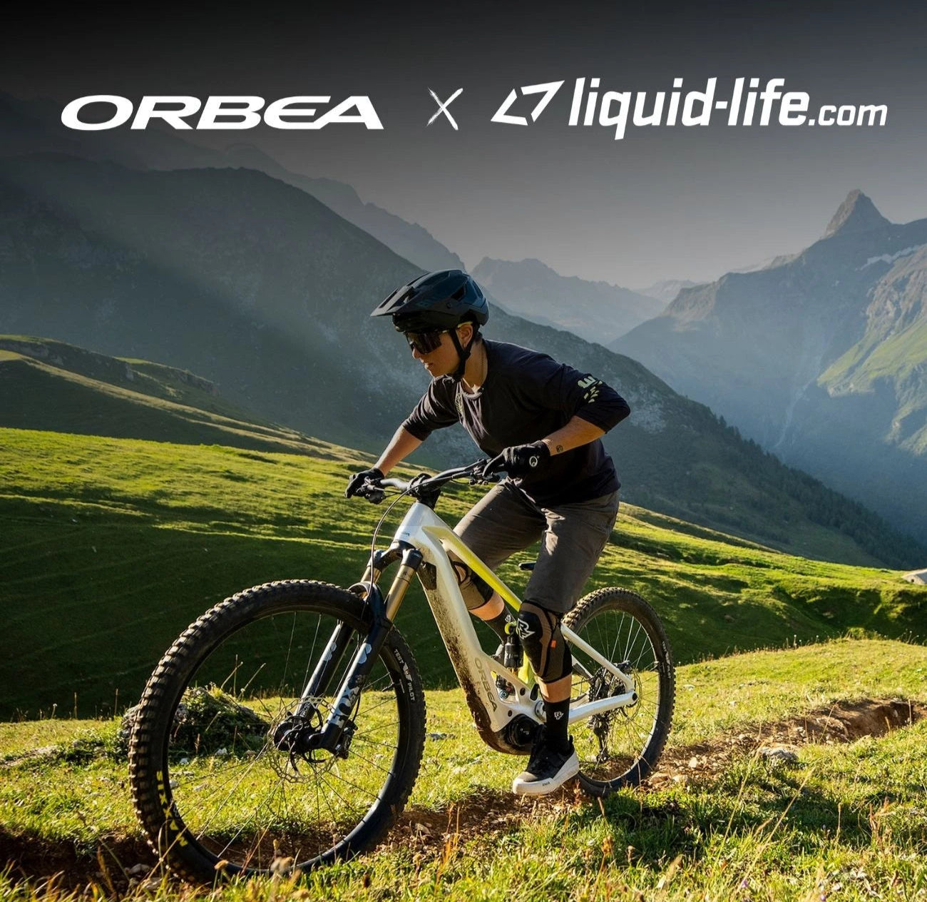 Banner: Orbea Testevent bei Liquid-Life.de in Brilon - Mann fährt auf Orbea Wild E-MTB eine berigische Landschaft 