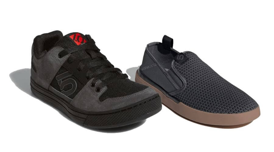 Zwei Halbschuhe, einer mit Schnürsenkeln, schwarz-rot, der andere grau mit Gummisohle, ideal für Freizeitaktivitäten.