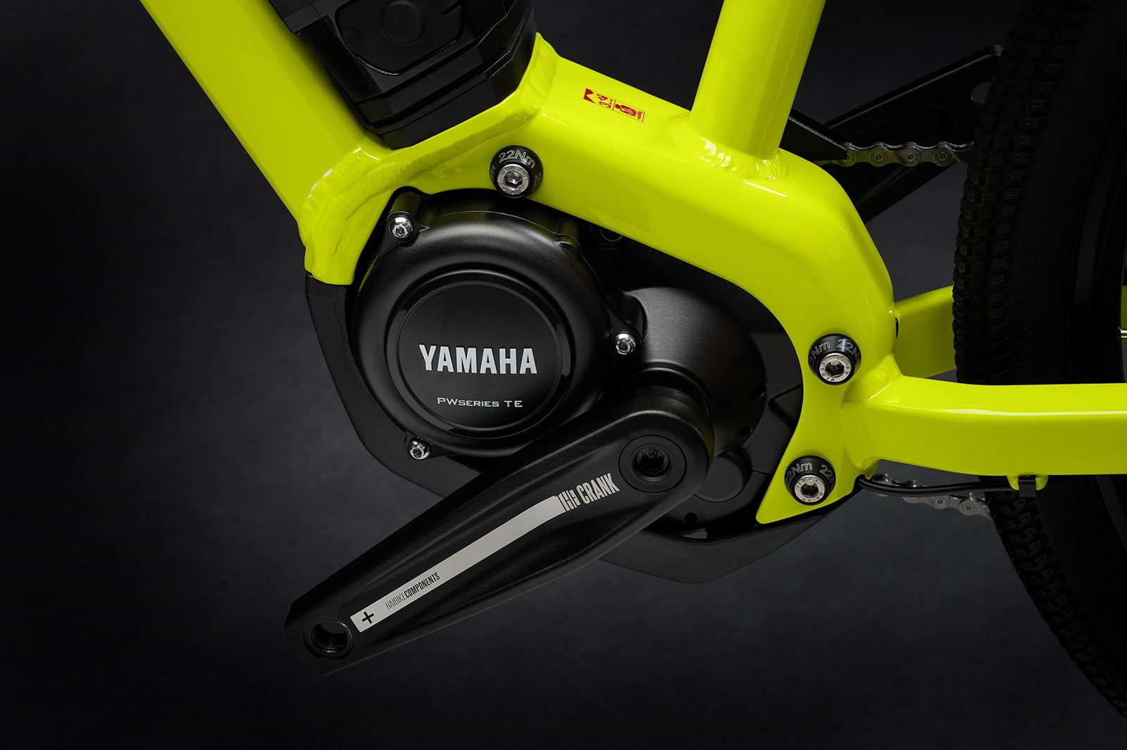 Nahaufnahme eines gelben E-Bikes mit Yamaha PWseries TE Motor, geeignet für Kinder ab 6 Jahren.