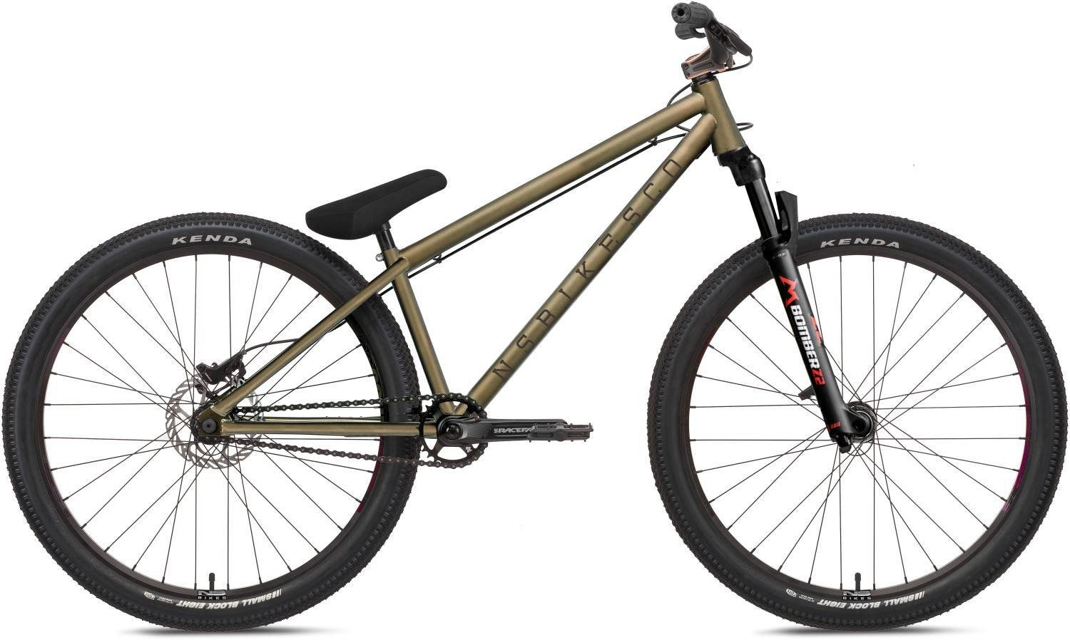 NS Bikes Metropolis Fahrrad, olivegrün, für Dirt Jump und Freestyle, mit Kenda Reifen und Marzocchi Bomber Gabel.