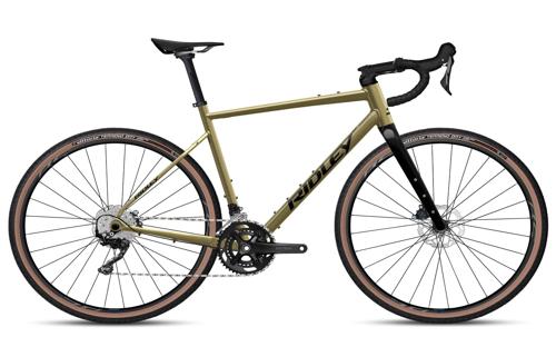 Gravelbike Ridley Kanzo in Beige mit schwarzen Details und Shimano-Komponenten, geeignet für vielseitige Geländefahrten.