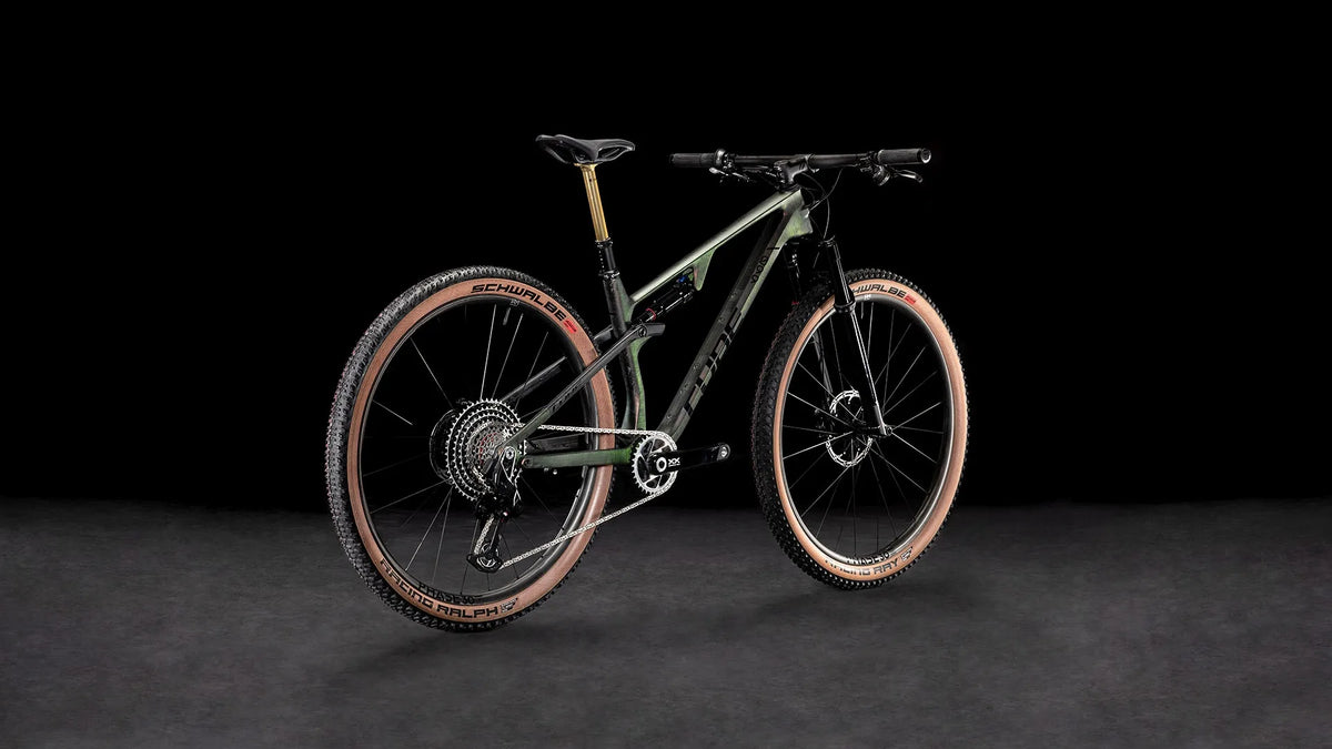 CUBE AMS ZERO99 C:68X SLT 29
mit Carbonrahmen, Federgabel, Scheibenbremsen, Schwalbe Reifen, SRAM Antrieb, ideal für Geländeabenteuer.